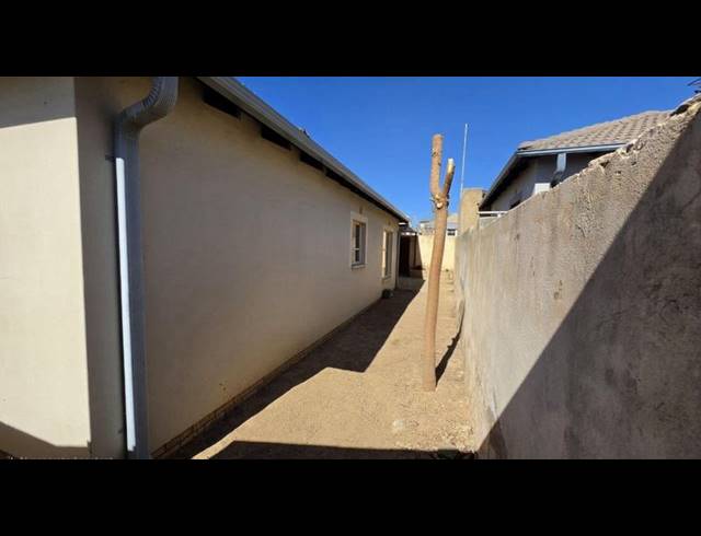 3 BEDROOM HOUSE FOR SALE IN RIVERSIDE VIEW EXT 35